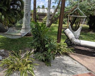 Keys stilt house top floor unit - Naples - Patio