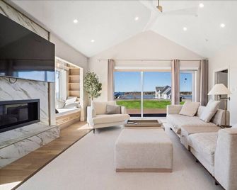 Brudenell Riverview Estate-luxury modern retreat in hi-end neighborhood - Montague - Sala de estar