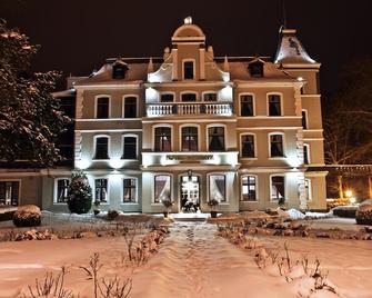 Hotel Fryderyk - Duszniki-Zdrój - مبنى