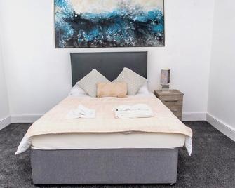 Cosy Modern Luxurious house with Netflix - Birmingham - Bedroom
