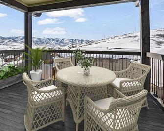 Luxury Home | Home Theater | Hot Tub - Kamas - Balcony