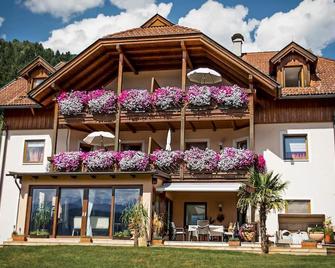 Ferienwohnungen Seerose in Dellach direkt am Millstätter See - Millstatt - Building