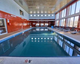 Family Retreat w/ Heated Pools, Mini Golf & Free Continental Breakfast, 3 Rooms - Yarmouth