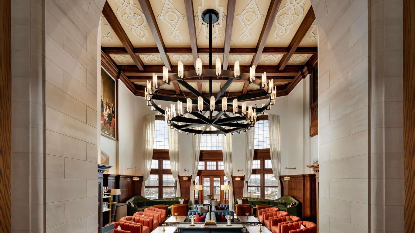 Fairmont Hotel Macdonald