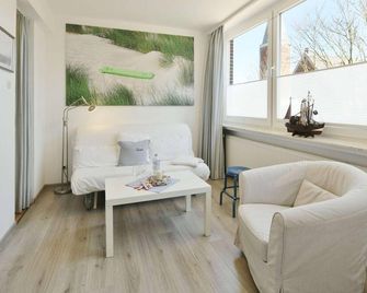 Haus Warmbadstraße Ferienwohnung 1 - Juist - Living room