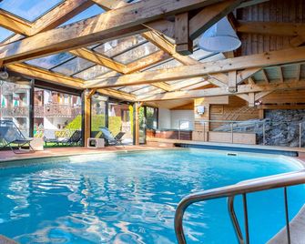 Hôtel Les Côtes, Résidence Loisirs et Chalets - מורזין - בריכה