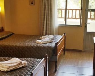 Minaides Hotel - Kakopetria - Slaapkamer
