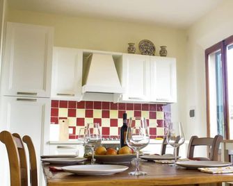 Enjoy a Classic Tuscan Hill Town holiday - Trequanda - Comedor