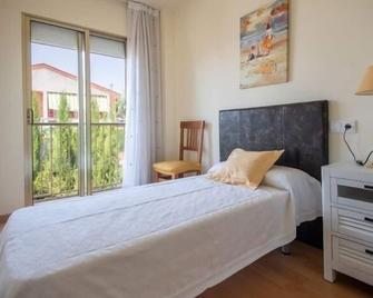 TarracoHomes, TH156 Casa Roser Familiar y con Piscina Compartida - Tarragona - Habitación