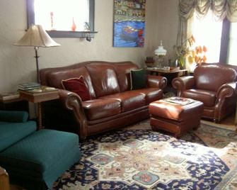 Gallagher's Irish Rose - Red Lodge - Living room
