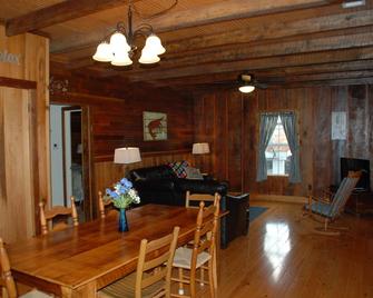 Relax on the Bayou in our 'Big Cajun' Cabin - Pierre Part - Dining room