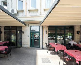 Highline Downtown Aparthotel Oldtown Unirii Square - Bucarest - Patio