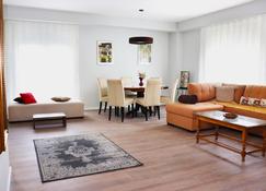 Foxxy Apartments - Skopje - Living room