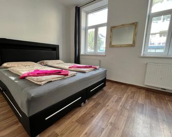 Prime location in Vienna - Comfortable 3BR & 1LR Apt - 維也納
