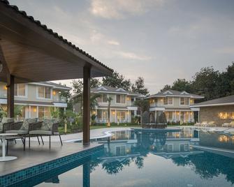 Kabir Hotel & Spa - Vadodara - Piscina