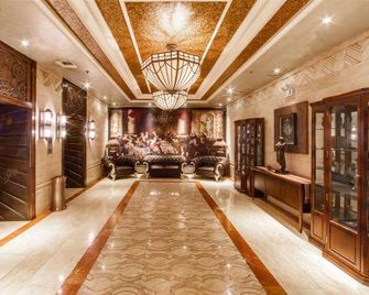 Harbin International Hotel (Central Street Pedestrian Street Hazhan Branch) - Harbin - Lobby