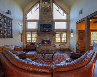 Lazy Ass Ranch in North Meadow Creek - McAllister - Sala de estar