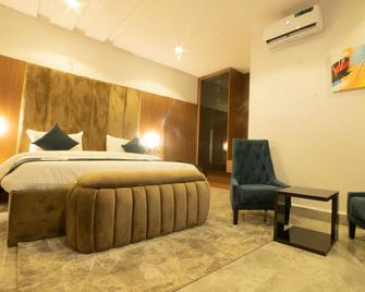 Tranquila Hotels and Suites - Abuja - Bedroom