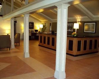 Festival Courtyard Inn - Stratford - Lobby