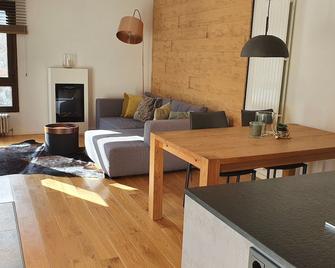 Modern bungalow with well-being guarantee! Close to the center and quiet - Schliersee - Wohnzimmer