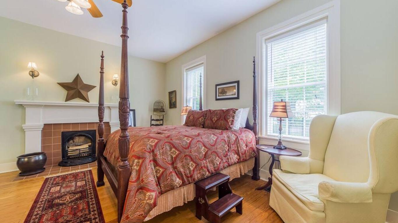 Bourbon Manor Bed & Breakfast Inn
