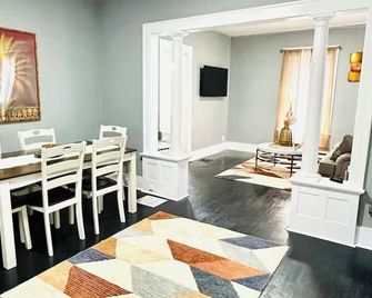 3-bedroom apartment in welcoming Solvay - Syracuse - Dining room