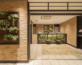 Super Hotel Yokohama Kannai - Yokohama - Front desk