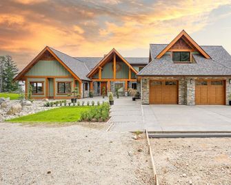 Luxury Home/ Villa Beautiful Oceanview Georgia straight, Hot Tub Spa - Qualicum Beach - Gebäude