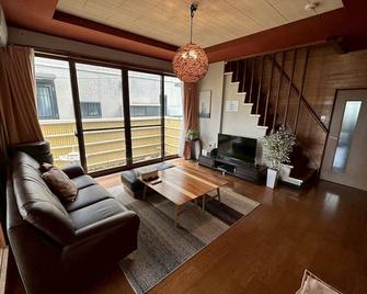 Taketori Roten -House with open-air bath - Beppu - Living room
