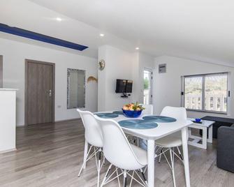 Apartment Loro - Ploce - Dining room