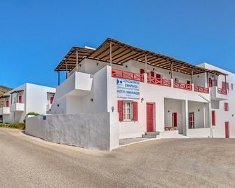 Smaragdi Hotel Apartments - Foinikas - Edificio