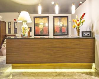 Ritz Astor Hotel - Manila - Front desk