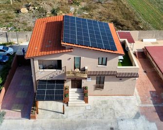 Appartamento completo parcheggio privato - Villa Ciaculli - 빌라바테 - 건물