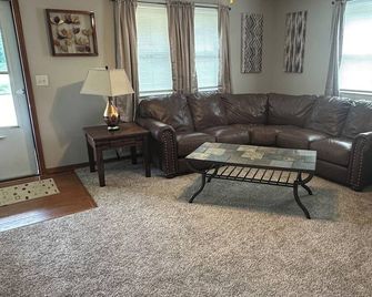 Quaint parkside home - Emporia - Soggiorno