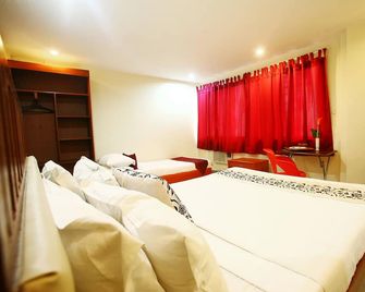 Naga Land Hotel - Naga - Camera da letto