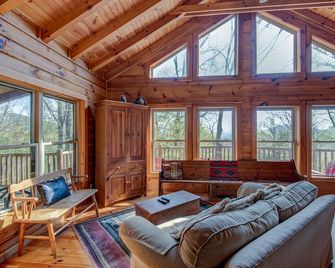 Chestnut Lodge - Boone - Living room