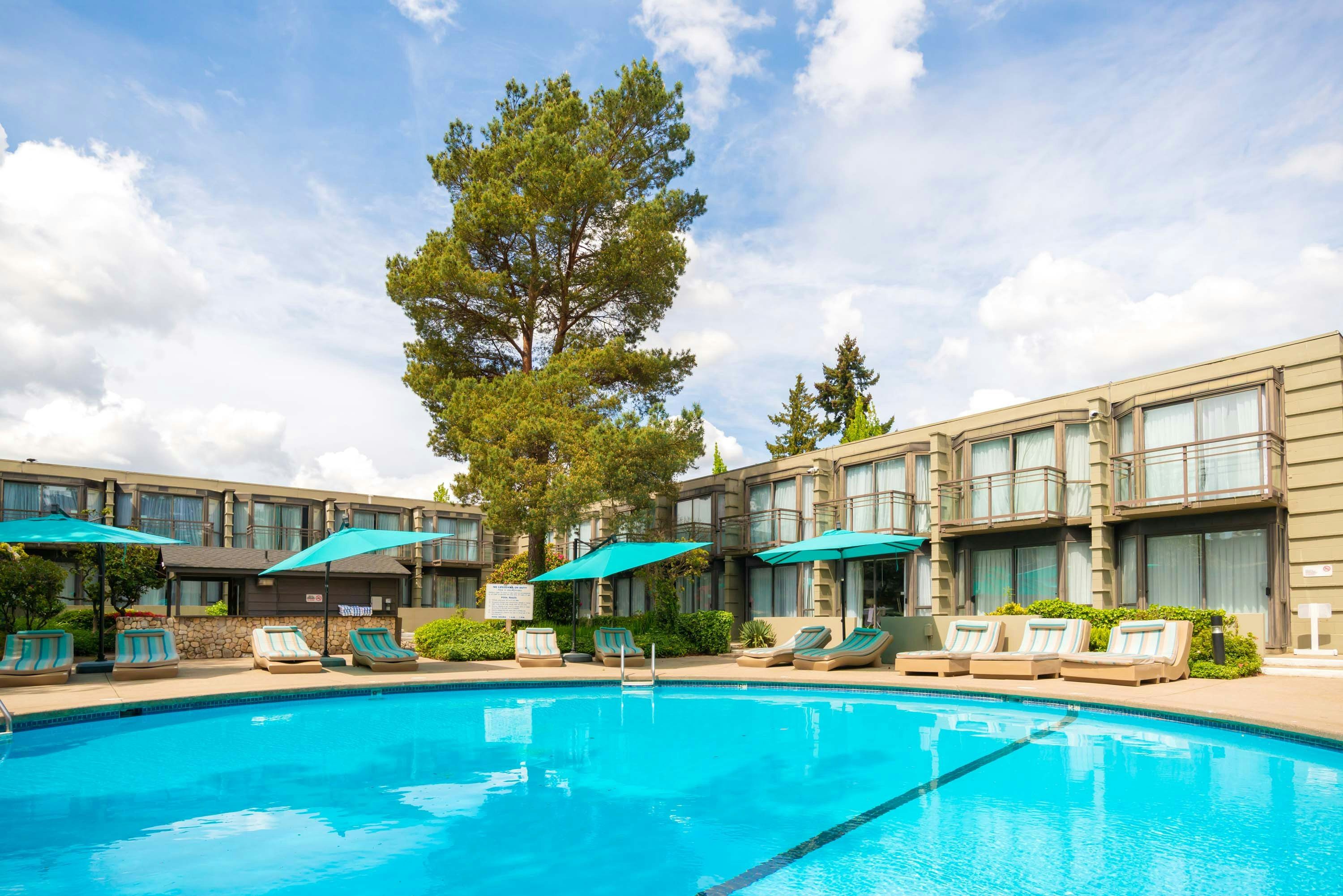 Sandman Signature Vancouver Airport Hotel & Resort