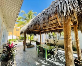 St Maurice Beach Inn - Hollywood - Patio