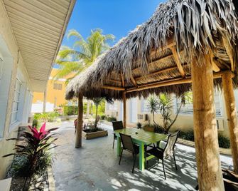 St Maurice Beach Inn - Hollywood - Patio