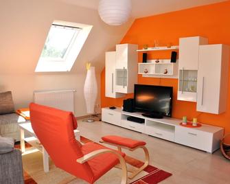 3 room upper floor - Apartment Ferienhaus Müritzsonne - Ferienwohnungen / - Gotthun - Wohnzimmer