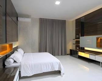 Twin Star Hotel - Surakarta City - Bedroom