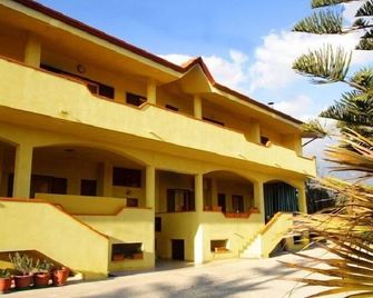 Bruno B&B - Cropani - Building