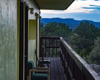 Tower 64 Motel & Rv - Trinidad - Balcony