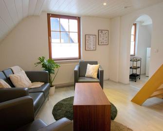 Idyllisches Wohnen in grüner Oase - Griesheim (Hessen) - Living room