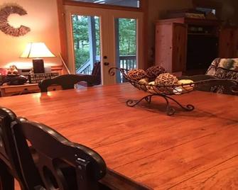 Gorgeous Lake Front 3 Bedroom Cabin On Lake Wedowee-15 Steps To Lake! Br5 Stars! - Wedowee - Dining room