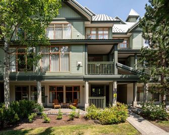 Convenient Village Location with Pool and Hot Tub - Whistler - Byggnad