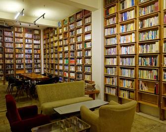 Cao Ji Book Inn Hostel - Tainan City - Lounge