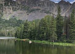 River Rest Luxury Cabin - The Beaverhead. Beautiful River and Mountain Views!!! - Silver Star