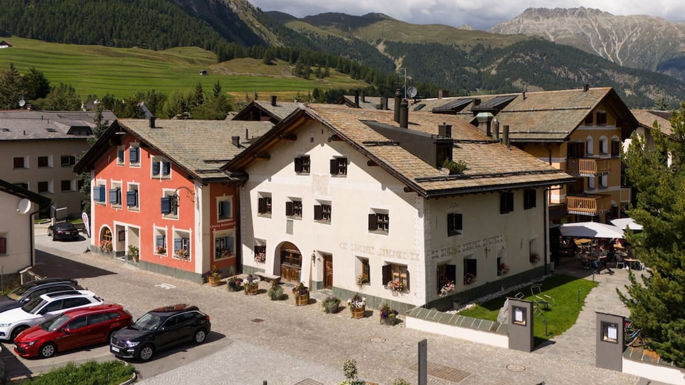 凱薩羅薩奇酒店 - 切萊里納