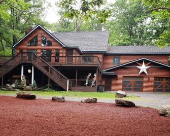 1 Mile From Ski Slope and Festivals - 125 Nightly Fee - Hunter - Building